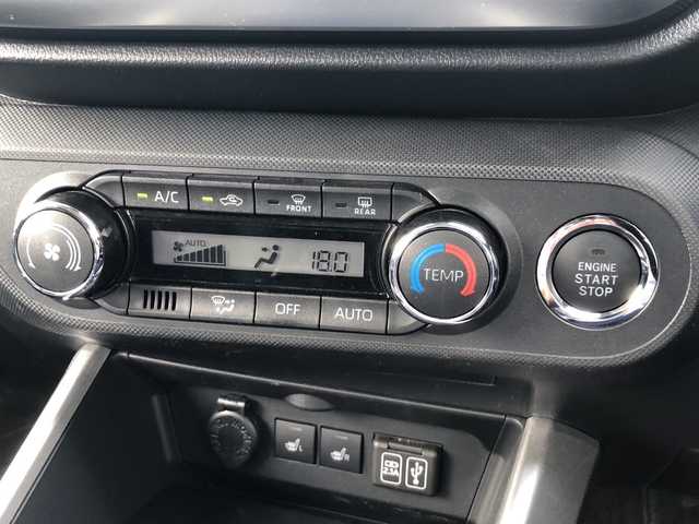 ダイハツ ロッキー プレミアム 愛媛県 2019(令1)年 5.7万km ブラックマイカメタリック/シャイニングホワイトパール 純正9インチナビ(NSZN-Y70D)/・CD/DVD/フルセグTV/・Bluetooth/MSV/USB/全方位モニター/ナビ連動ドライブレコーダー/ハーフレザーシート/・D/N席シートヒーター/置くだけ充電/ブラインドスポットモニター/レーンキープアシスト/レーダークルーズコントロール/衝突軽減ブレーキ/LEDオートライト/アイドリングストップ/プッシュスタート/・スマートキー/AA出品票記載あり、現物未着/・取扱説明書/・保証書/・ナビSD(動作未確認)