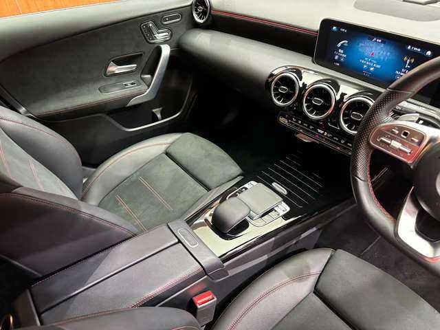 メルセデス・ベンツ Ａ１８０ セダン スタイル AMGライン 千葉県 2020(令2)年 0.4万km デジタルホワイト レーダーセーフティＰＫＧ　/サンルーフ　/純正ナビ　/バックカメラ　/ハーフレザーシート　/パワーシート　/シートヒーター　/ＬＥＤヘッドライト