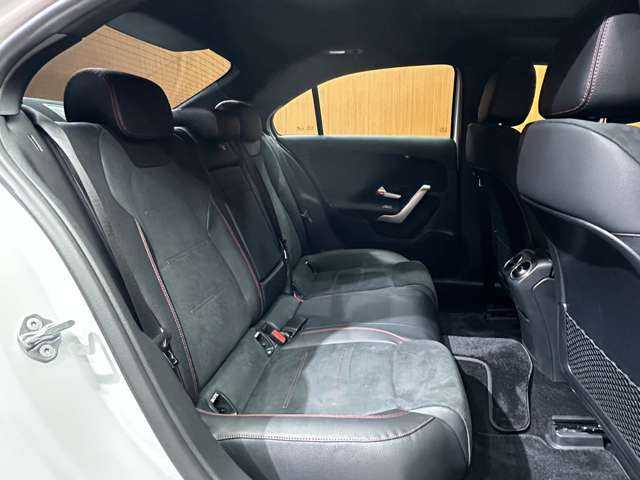 メルセデス・ベンツ Ａ１８０ セダン スタイル AMGライン 千葉県 2020(令2)年 0.4万km デジタルホワイト レーダーセーフティＰＫＧ　/サンルーフ　/純正ナビ　/バックカメラ　/ハーフレザーシート　/パワーシート　/シートヒーター　/ＬＥＤヘッドライト