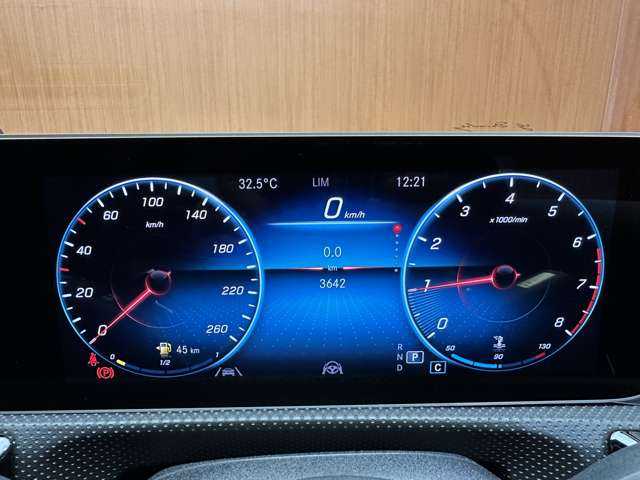 メルセデス・ベンツ Ａ１８０ セダン スタイル AMGライン 千葉県 2020(令2)年 0.4万km デジタルホワイト レーダーセーフティＰＫＧ　/サンルーフ　/純正ナビ　/バックカメラ　/ハーフレザーシート　/パワーシート　/シートヒーター　/ＬＥＤヘッドライト