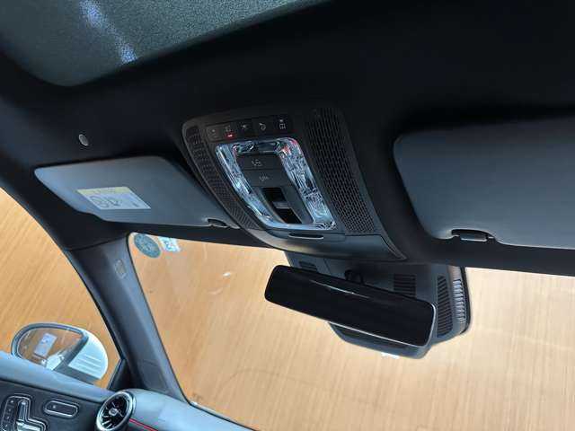 メルセデス・ベンツ Ａ１８０ セダン スタイル AMGライン 千葉県 2020(令2)年 0.4万km デジタルホワイト レーダーセーフティＰＫＧ　/サンルーフ　/純正ナビ　/バックカメラ　/ハーフレザーシート　/パワーシート　/シートヒーター　/ＬＥＤヘッドライト
