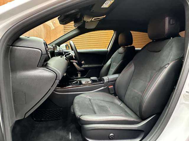 メルセデス・ベンツ Ａ１８０ セダン スタイル AMGライン 千葉県 2020(令2)年 0.4万km デジタルホワイト レーダーセーフティＰＫＧ　/サンルーフ　/純正ナビ　/バックカメラ　/ハーフレザーシート　/パワーシート　/シートヒーター　/ＬＥＤヘッドライト