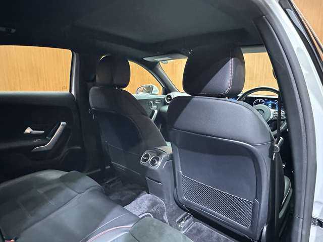 メルセデス・ベンツ Ａ１８０ セダン スタイル AMGライン 千葉県 2020(令2)年 0.4万km デジタルホワイト レーダーセーフティＰＫＧ　/サンルーフ　/純正ナビ　/バックカメラ　/ハーフレザーシート　/パワーシート　/シートヒーター　/ＬＥＤヘッドライト