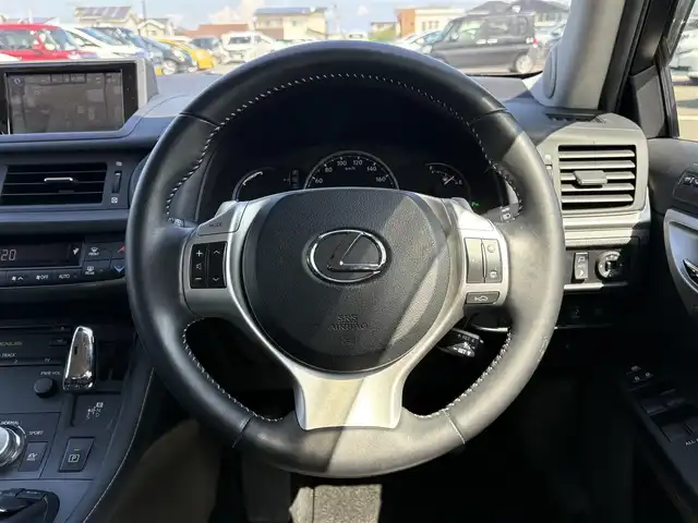 レクサス ＣＴ 200h バージョンL 大分県 2013(平25)年 8万km ブラックオパールマイカ ・ナビ(CD/DVD/USB/AUX/BT)/・フルセグテレビ/・バックカメラ/・プリクラッシュセーフティ/・コーナーセンサー/・レーダークルーズコントロール/・ETC/・ドライブレコーダー/・パワーシート/・シートメモリー/・シートヒーター/・パドルシフト/・スマートキー/・プッシュスタートボタン