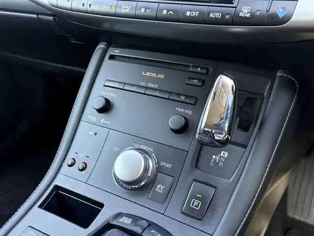 レクサス ＣＴ 200h バージョンL 大分県 2013(平25)年 8万km ブラックオパールマイカ ・ナビ(CD/DVD/USB/AUX/BT)/・フルセグテレビ/・バックカメラ/・プリクラッシュセーフティ/・コーナーセンサー/・レーダークルーズコントロール/・ETC/・ドライブレコーダー/・パワーシート/・シートメモリー/・シートヒーター/・パドルシフト/・スマートキー/・プッシュスタートボタン