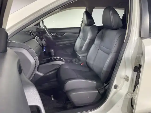 日産 エクストレイル 20Xi 神奈川県 2019(令1)年 5.9万km ブリリアントホワイトパール 純正9インチSDナビ/CD&DVD&BT&SD&AUX&フルセグTV/アラウンドビューモニター/衝突軽減ブレーキ/電動パーキングブレーキ/ブレーキオートホールド/インテリジェントルームミラー/ETC/ドライブレコーダー/カプロンシート/パワーバックドア/ルーフレール/アイドリングストップ/ドアバイザー/純正18インチAW/LEDヘッドライト/フォグライト