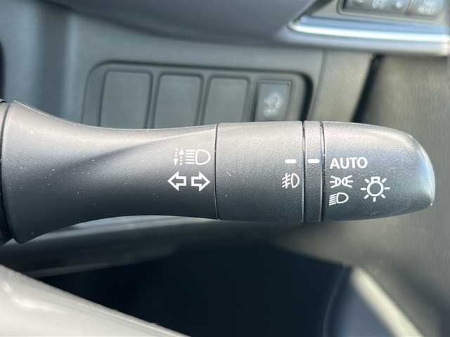日産 セレナ ハイウェイスター V 三重県 2020(令2)年 4.7万km ブリリアントホワイトパール 社外ナビ /全周囲カメラ/BSM /デジタルインナーミラー /ETC /プロパイロット /両側パワースライドドア/前後コーナーセンサー /USB給電ポート /レーダークルーズコントロール /衝突軽減ブレーキ/革巻きステアリング /ステアリングスイッチ/リアサンシェード/LEDヘッドライト /オートライト/電動格納ミラー/禁煙車