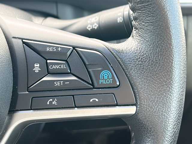 日産 セレナ ハイウェイスター V 三重県 2020(令2)年 4.7万km ブリリアントホワイトパール 社外ナビ /全周囲カメラ/BSM /デジタルインナーミラー /ETC /プロパイロット /両側パワースライドドア/前後コーナーセンサー /USB給電ポート /レーダークルーズコントロール /衝突軽減ブレーキ/革巻きステアリング /ステアリングスイッチ/リアサンシェード/LEDヘッドライト /オートライト/電動格納ミラー/禁煙車