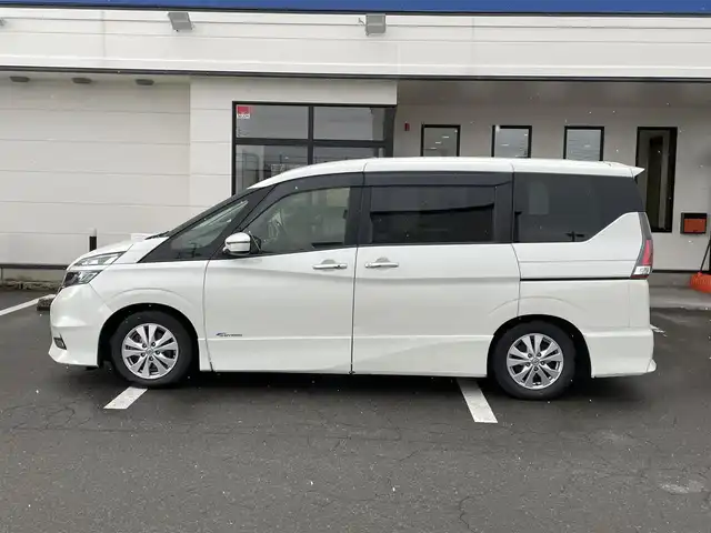 日産 セレナ ハイウェイスター 青森県 2017(平29)年 12.3万km ブリリアントホワイトパール (株)IDOMが運営する【じしゃロン青森店】の自社ローン対象車両になります。こちらは現金ご利用時の価格です。自社ローンご希望の方は別途その旨お申付け下さい。/４ＷＤ/純正メモリーナビ/　AM/FM/CD/DVD/SD/BT/フルセグＴＶ/アルパイン製フリップダウンモニター/社外ルームミラー型モニター/バックカメラ/ビルトインＥＴＣ/社外ドライブレコーダー/カロッツェリア製サブウーファー/社外レーター探知機/社外ＬＥＤルームランプ/両側パワースライドドア/衝突被害軽減システム/横滑り防止装置/クルーズコントロール/アイドリングストップ/ＥＣＯモード/オートライト/社外ＬＥＤヘッドライトバルブ/フォグランプ/ドアバイザー/純正フロアマット/スペアキー/純正１５インチアルミホイール装着