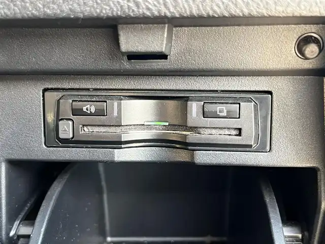 トヨタ ヴェルファイア ハイブリット X 愛媛県 2016(平28)年 6.4万km グレイッシュブルーマイカメタリック アルパイン製ナビ/BT/AM・FM/CD/DVD/フルセグTV/アルパイン製後席モニター/ビルトインETC/ドライブレコーダー/クルーズコントロール/パーキングアシスト/バックカメラ/両側パワースライドドア/8人乗り/オットマン/サンルーフ/純正アルミホイール/純正フロアマット