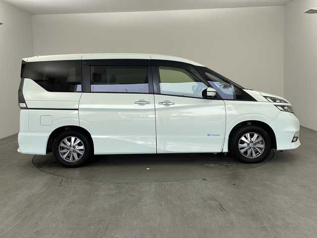 日産 セレナ e－パワー ハイウェイスター V 兵庫県 2018(平30)年 3.6万km ミントホワイトP ナビ/　(CD/DVD/Bluetooth )/フルセグTV/アラウンドビューモニター/フリップダウンモニター/ETC/ステアリングスイッチ/ステアリングヒーター/プロパイロット/衝突軽減ブレーキ/車線逸脱防止支援/前後ソナー/プッシュエンジンスタート/スマートキー/両側パワースライドドア/前席シートヒーター/リア席サイドサンシェード/純正フロアマット/オートライト/LEDヘッドライト/フォグランプ/ウィンカー付き電動格納ミラー/ドアバイザー/ダブル＆サイド＆カーテンエアバック