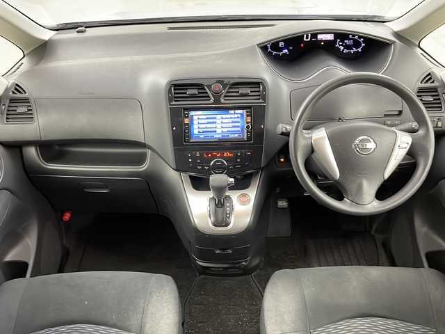 日産 セレナ 20X 道央・札幌 2013(平25)年 10.7万km ブリリアントシルバー ・４WD/・純正メモリナビ（MC312D-W）/（CD/DVD/SD/BT/フルセグTV）/・バックカメラ/・クルーズコントロール/・プッシュスタート/スマートキー/・純正エンジンスターター/・片側パワースライドドア/・ドアバイザー/・純正フロアマット/・ETC/・盗難防止装置