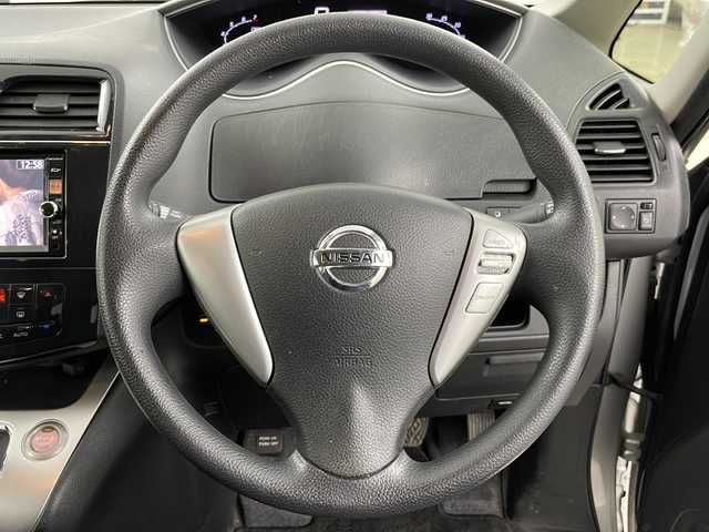 日産 セレナ 20X 道央・札幌 2013(平25)年 10.7万km ブリリアントシルバー ・４WD/・純正メモリナビ（MC312D-W）/（CD/DVD/SD/BT/フルセグTV）/・バックカメラ/・クルーズコントロール/・プッシュスタート/スマートキー/・純正エンジンスターター/・片側パワースライドドア/・ドアバイザー/・純正フロアマット/・ETC/・盗難防止装置