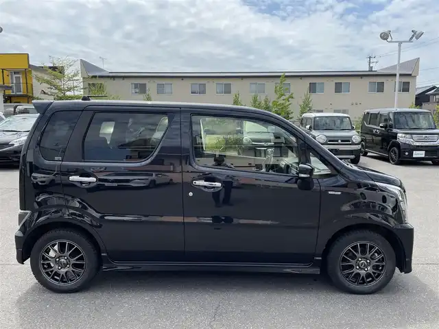 スズキ ワゴンＲ スティングレー HYBRID T 道央・札幌 2017(平29)年 10.8万km ブルーイッシュブラックパール3 登録時走行距離107772ｋｍ/　４　Ｗ　Ｄ　/寒冷地仕様/ターボ車/純正メモリナビ（CD/DVD/FM/AM/BT/USB)/フルセグ(走行中視聴可)/バックカメラ/全周囲カメラ/アイドリングストップ/ウィンカーミラー/クルーズコントロール（追従走行なし）/プッシュスタート/MTモード付AT/パドルシフト/ベンチシート/純正フロアマット/シートヒーター（運転席/助手席）/横滑り防止装置/レーンキープアシスト/盗難防止装置/オートライト/オートマチックハイビーム/衝突軽減ブレーキ/フォグランプ/ステアリングスイッチ/革巻きステアリング/イルミネーションコントロール/ヘッドアップディスプレイ/電動格納ミラー/積込夏タイヤ（純正AW/165/55/R15/21年製/溝4ｍｍ）