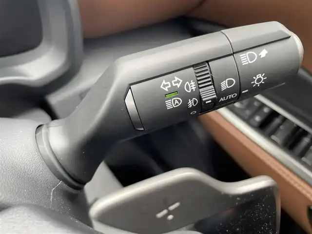レクサス ＬＢＸ リラックス 東京都 2024(令6)年 0.6万km ソニッククォーツ ワンオーナー/Lexus Safety Systemu+/純正9.8インチディスプレイオーディオ/　（コネクティッドナビ対応・Bluetooth・Miracast）/パノラミックビューモニター/カラーヘッドアップディスプレイ/アドバンスドパーク/純正OP前後ドライブレコーダー/おくだけ充電/アクセサリーコンセントAC100V1500W/セミアニリン茶革シート/前席シートヒーター/運転席8Way調整式パワーシート/ステアリングヒーター/寒冷地仕様/ブラインドスポットモニター/LEDヘッドライト/LEDフォグライト/クリアランスソナー/パワーバックドア/スマートキー/保証書/取扱説明書