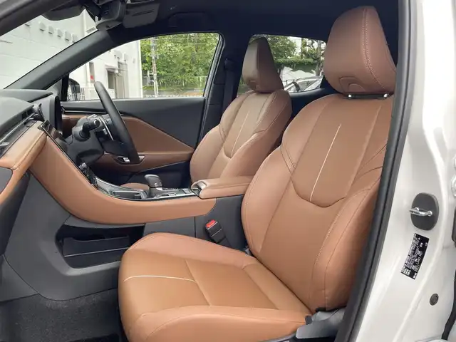 レクサス ＬＢＸ リラックス 東京都 2024(令6)年 0.6万km ソニッククォーツ ワンオーナー/Lexus Safety Systemu+/純正9.8インチディスプレイオーディオ/　（コネクティッドナビ対応・Bluetooth・Miracast）/パノラミックビューモニター/カラーヘッドアップディスプレイ/アドバンスドパーク/純正OP前後ドライブレコーダー/おくだけ充電/アクセサリーコンセントAC100V1500W/セミアニリン茶革シート/前席シートヒーター/運転席8Way調整式パワーシート/ステアリングヒーター/寒冷地仕様/ブラインドスポットモニター/LEDヘッドライト/LEDフォグライト/クリアランスソナー/パワーバックドア/スマートキー/保証書/取扱説明書