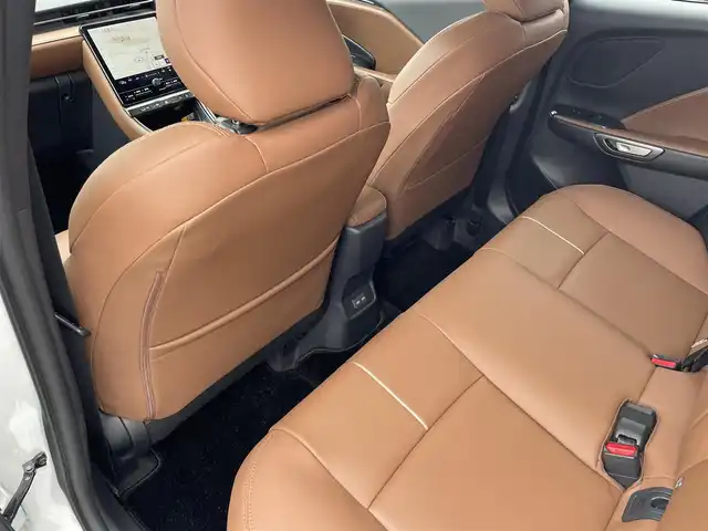 レクサス ＬＢＸ リラックス 東京都 2024(令6)年 0.6万km ソニッククォーツ ワンオーナー/Lexus Safety Systemu+/純正9.8インチディスプレイオーディオ/　（コネクティッドナビ対応・Bluetooth・Miracast）/パノラミックビューモニター/カラーヘッドアップディスプレイ/アドバンスドパーク/純正OP前後ドライブレコーダー/おくだけ充電/アクセサリーコンセントAC100V1500W/セミアニリン茶革シート/前席シートヒーター/運転席8Way調整式パワーシート/ステアリングヒーター/寒冷地仕様/ブラインドスポットモニター/LEDヘッドライト/LEDフォグライト/クリアランスソナー/パワーバックドア/スマートキー/保証書/取扱説明書
