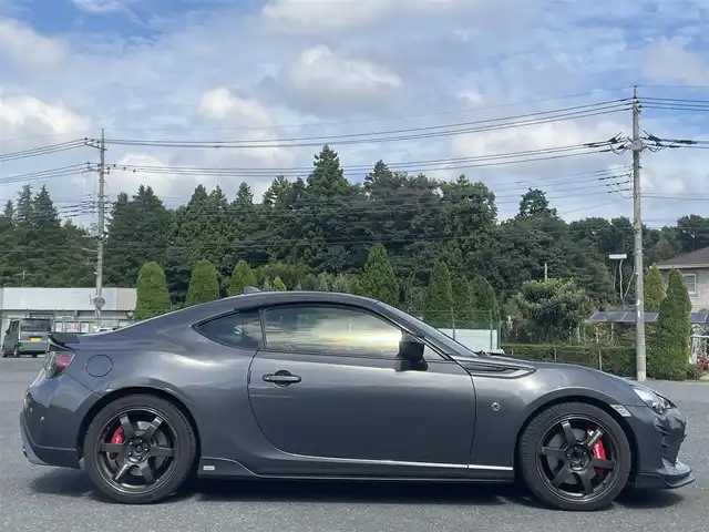 トヨタ ８６ GT リミテッド ブラックPKG 千葉県 2020(令2)年 2.1万km マグネタイトグレーメタリック TOM’Sエアロ/TOM’Sマフラー/TOM’Sステアリング/Buddy club LEDテール/RAYS18インチAW/Bremboキャリパー/社外SDナビ/　　CD/DVD/BT/フルセグ/MSV/BD/USB/iPod/クルーズコントロール/LEDオートライト/ハーフレザーシート/ドライブレコーダー/パドルシフト/横滑り防止装置/サイド・カーテンエアバッグ/スマートキー/ETC/保証書・取説/スペアキー