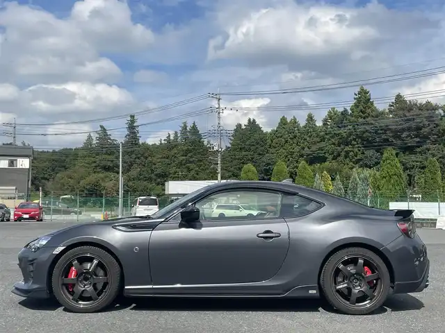 トヨタ ８６ GT リミテッド ブラックPKG 千葉県 2020(令2)年 2.1万km マグネタイトグレーメタリック TOM’Sエアロ/TOM’Sマフラー/TOM’Sステアリング/Buddy club LEDテール/RAYS18インチAW/Bremboキャリパー/社外SDナビ/　　CD/DVD/BT/フルセグ/MSV/BD/USB/iPod/クルーズコントロール/LEDオートライト/ハーフレザーシート/ドライブレコーダー/パドルシフト/横滑り防止装置/サイド・カーテンエアバッグ/スマートキー/ETC/保証書・取説/スペアキー
