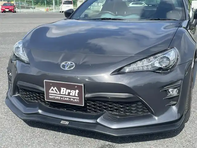 トヨタ ８６ GT リミテッド ブラックPKG 千葉県 2020(令2)年 2.1万km マグネタイトグレーメタリック TOM’Sエアロ/TOM’Sマフラー/TOM’Sステアリング/Buddy club LEDテール/RAYS18インチAW/Bremboキャリパー/社外SDナビ/　　CD/DVD/BT/フルセグ/MSV/BD/USB/iPod/クルーズコントロール/LEDオートライト/ハーフレザーシート/ドライブレコーダー/パドルシフト/横滑り防止装置/サイド・カーテンエアバッグ/スマートキー/ETC/保証書・取説/スペアキー