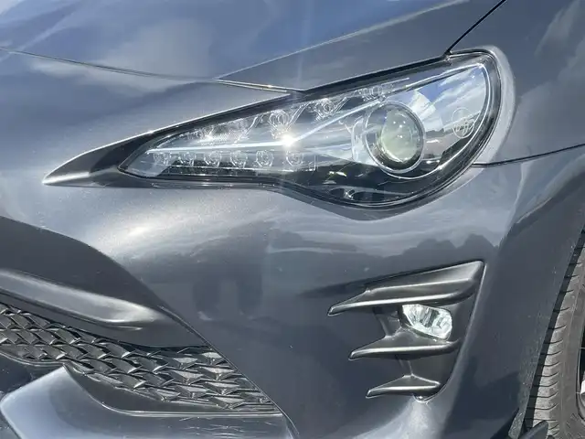 トヨタ ８６ GT リミテッド ブラックPKG 千葉県 2020(令2)年 2.1万km マグネタイトグレーメタリック TOM’Sエアロ/TOM’Sマフラー/TOM’Sステアリング/Buddy club LEDテール/RAYS18インチAW/Bremboキャリパー/社外SDナビ/　　CD/DVD/BT/フルセグ/MSV/BD/USB/iPod/クルーズコントロール/LEDオートライト/ハーフレザーシート/ドライブレコーダー/パドルシフト/横滑り防止装置/サイド・カーテンエアバッグ/スマートキー/ETC/保証書・取説/スペアキー