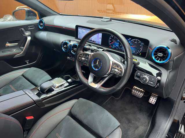 メルセデス・ベンツ Ａ１８０ スタイル AMGライン 千葉県 2018(平30)年 0.8万km コスモスブラック ＲＳＰ　/純正ナビ　/バックカメラ　/ＡＣＣ　/ＢＳＭ　/ハーフレザーシート　/シートヒーター　/パワーシート　/レーンアシスト　/ＬＥＤヘッドライト　/オートライト　/ドライブレコーダー　/純正１８インチＡＷ