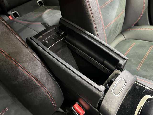 メルセデス・ベンツ Ａ１８０ スタイル AMGライン 千葉県 2018(平30)年 0.8万km コスモスブラック ＲＳＰ　/純正ナビ　/バックカメラ　/ＡＣＣ　/ＢＳＭ　/ハーフレザーシート　/シートヒーター　/パワーシート　/レーンアシスト　/ＬＥＤヘッドライト　/オートライト　/ドライブレコーダー　/純正１８インチＡＷ