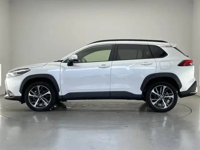 トヨタ カローラ クロス ハイブリッド Z 愛知県 2023(令5)年 1.8万km プラチナホワイトパールマイカ 純正８型ＤＡ　全方位カメラ　ＢＳＭ　禁煙車　セーフティセンス　衝突軽減　追従クルコン　ＬＥＤオートライト　黒ハーフレザー　シートヒーター　電動リヤゲート　レーンキープ　スペアタイヤ　プッシュスタート　スマートキー　電子パーキング　ブレーキホールド　カーテンエアバッグ　純正アルミホイール　純正フロアマット　USBポート　Bluetooth