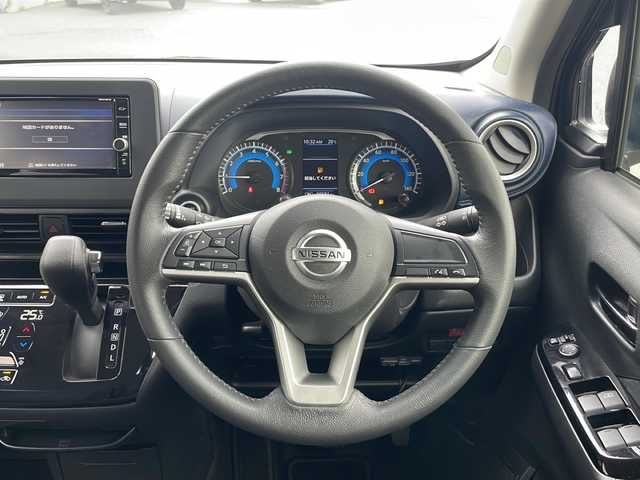 日産 デイズ ハイウェイスターG ターボ 山梨県 2020(令2)年 6.1万km ブラック 純正SDナビ（MM318D-W）/ＣＤ/ＤＶＤ/ＢＴ/フルセグテレビ/アイドリングストップ/プッシュスタート/衝突軽減ブレーキ/ETC/アラウンドビューモニター/コーナーセンサー/純正アルミホイール/純正LEDヘッドライト