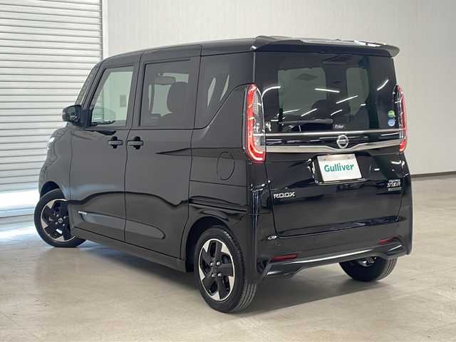 日産 ルークス HWS X プロパイロットED 熊本県 2021(令3)年 2万km ブラック 純正ＳＤナビ（ＣＤ/ＤＶＤ/ＢＴ/ラジオ/フルセグ）/全方位カメラ/ＥＴＣ/プロパイロット/衝突軽減システム/横滑り防止装置/レーンキープアシスト/前後コーナーセンサー/電動パーキングブレーキ（オートホールド付き）/両側パワースライドドア/ハンズフリースライドドア/リアサーキュレーター/サンシェード/ステアリングスイッチ/オートライト/フォグランプ/プッシュスタート/スマートキー×２/純正フロアマット/純正14インチＡＷ