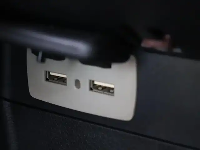 スバル ＷＲＸ Ｓ４ 2．0GT アイサイト 神奈川県 2015(平27)年 5.5万km アイスシルバーメタリック ワンオーナー /バックカメラ /社外メモリナビ(AVIC-RZ09)/Bluetoothオーディオ/フルセグテレビ/純正フロアマット/純正18インチAW/クルーズコントロール/ドアバイザー/プッシュスタート/HIDヘッドランプ/保証書/スペアキー