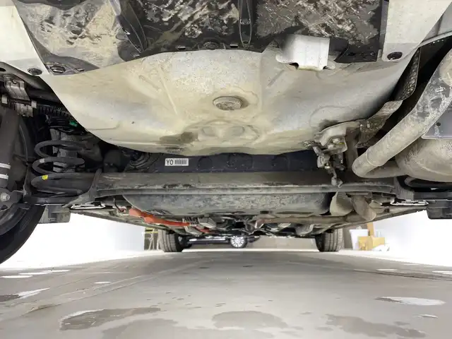 トヨタ アクア 神奈川県 2015(平27)年 5.7万km ライムホワイトパールクリスタルシャイン 純正ナビ【NSCP-W64】/AM　FM　ワンセグ　CD　SD　Bluetooth/ビルトインETC/バックカメラ/フロントドライブレコーダー/革巻ステアリング/ステアリングリモコン/クルーズコントロール/横滑り防止装置/ナビレディパッケージ/EV MODE/ECO MODE/電動格納ミラー/EVMODE/ISOFIX対応/フロアマット/モデリスタ15インチAW/ドアバイザー/スマートキー×2