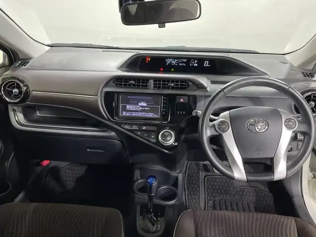 トヨタ アクア 神奈川県 2015(平27)年 5.7万km ライムホワイトパールクリスタルシャイン 純正ナビ【NSCP-W64】/AM　FM　ワンセグ　CD　SD　Bluetooth/ビルトインETC/バックカメラ/フロントドライブレコーダー/革巻ステアリング/ステアリングリモコン/クルーズコントロール/横滑り防止装置/ナビレディパッケージ/EV MODE/ECO MODE/電動格納ミラー/EVMODE/ISOFIX対応/フロアマット/モデリスタ15インチAW/ドアバイザー/スマートキー×2