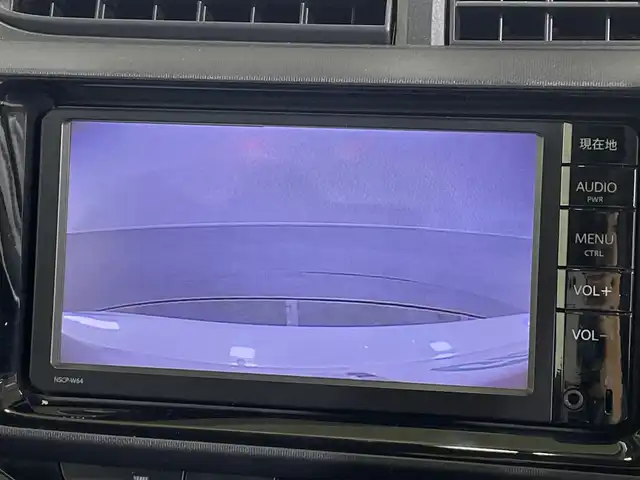 トヨタ アクア 神奈川県 2015(平27)年 5.7万km ライムホワイトパールクリスタルシャイン 純正ナビ【NSCP-W64】/AM　FM　ワンセグ　CD　SD　Bluetooth/ビルトインETC/バックカメラ/フロントドライブレコーダー/革巻ステアリング/ステアリングリモコン/クルーズコントロール/横滑り防止装置/ナビレディパッケージ/EV MODE/ECO MODE/電動格納ミラー/EVMODE/ISOFIX対応/フロアマット/モデリスタ15インチAW/ドアバイザー/スマートキー×2