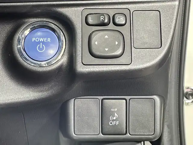 トヨタ アクア 神奈川県 2015(平27)年 5.7万km ライムホワイトパールクリスタルシャイン 純正ナビ【NSCP-W64】/AM　FM　ワンセグ　CD　SD　Bluetooth/ビルトインETC/バックカメラ/フロントドライブレコーダー/革巻ステアリング/ステアリングリモコン/クルーズコントロール/横滑り防止装置/ナビレディパッケージ/EV MODE/ECO MODE/電動格納ミラー/EVMODE/ISOFIX対応/フロアマット/モデリスタ15インチAW/ドアバイザー/スマートキー×2