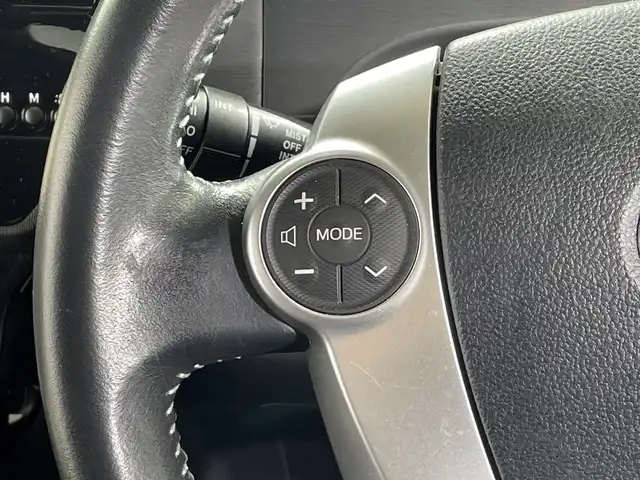 トヨタ アクア 神奈川県 2015(平27)年 5.7万km ライムホワイトパールクリスタルシャイン 純正ナビ【NSCP-W64】/AM　FM　ワンセグ　CD　SD　Bluetooth/ビルトインETC/バックカメラ/フロントドライブレコーダー/革巻ステアリング/ステアリングリモコン/クルーズコントロール/横滑り防止装置/ナビレディパッケージ/EV MODE/ECO MODE/電動格納ミラー/EVMODE/ISOFIX対応/フロアマット/モデリスタ15インチAW/ドアバイザー/スマートキー×2