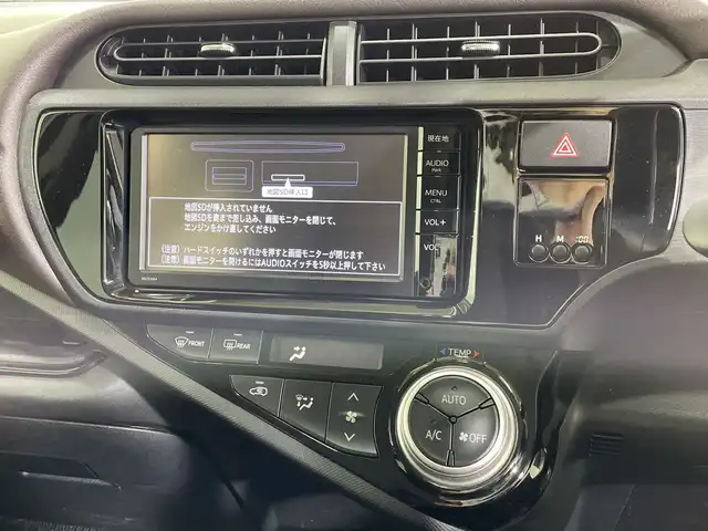 トヨタ アクア 神奈川県 2015(平27)年 5.7万km ライムホワイトパールクリスタルシャイン 純正ナビ【NSCP-W64】/AM　FM　ワンセグ　CD　SD　Bluetooth/ビルトインETC/バックカメラ/フロントドライブレコーダー/革巻ステアリング/ステアリングリモコン/クルーズコントロール/横滑り防止装置/ナビレディパッケージ/EV MODE/ECO MODE/電動格納ミラー/EVMODE/ISOFIX対応/フロアマット/モデリスタ15インチAW/ドアバイザー/スマートキー×2