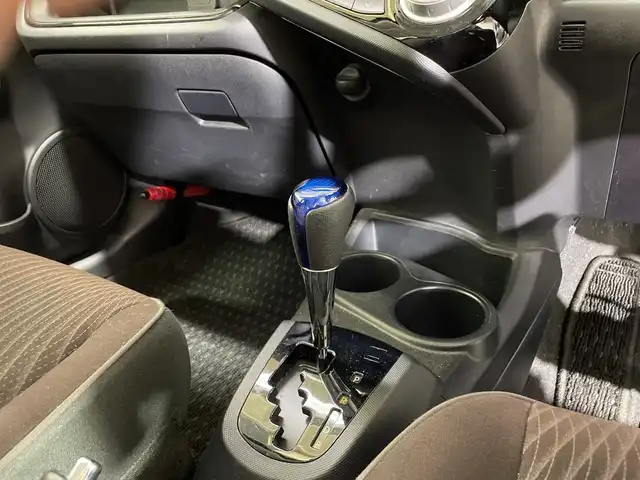 トヨタ アクア 神奈川県 2015(平27)年 5.7万km ライムホワイトパールクリスタルシャイン 純正ナビ【NSCP-W64】/AM　FM　ワンセグ　CD　SD　Bluetooth/ビルトインETC/バックカメラ/フロントドライブレコーダー/革巻ステアリング/ステアリングリモコン/クルーズコントロール/横滑り防止装置/ナビレディパッケージ/EV MODE/ECO MODE/電動格納ミラー/EVMODE/ISOFIX対応/フロアマット/モデリスタ15インチAW/ドアバイザー/スマートキー×2