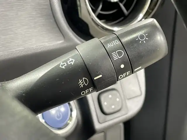 トヨタ アクア 神奈川県 2015(平27)年 5.7万km ライムホワイトパールクリスタルシャイン 純正ナビ【NSCP-W64】/AM　FM　ワンセグ　CD　SD　Bluetooth/ビルトインETC/バックカメラ/フロントドライブレコーダー/革巻ステアリング/ステアリングリモコン/クルーズコントロール/横滑り防止装置/ナビレディパッケージ/EV MODE/ECO MODE/電動格納ミラー/EVMODE/ISOFIX対応/フロアマット/モデリスタ15インチAW/ドアバイザー/スマートキー×2