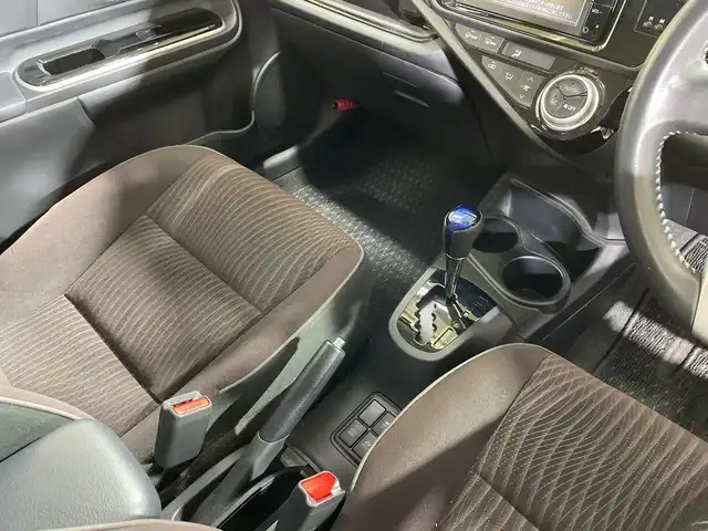 トヨタ アクア 神奈川県 2015(平27)年 5.7万km ライムホワイトパールクリスタルシャイン 純正ナビ【NSCP-W64】/AM　FM　ワンセグ　CD　SD　Bluetooth/ビルトインETC/バックカメラ/フロントドライブレコーダー/革巻ステアリング/ステアリングリモコン/クルーズコントロール/横滑り防止装置/ナビレディパッケージ/EV MODE/ECO MODE/電動格納ミラー/EVMODE/ISOFIX対応/フロアマット/モデリスタ15インチAW/ドアバイザー/スマートキー×2