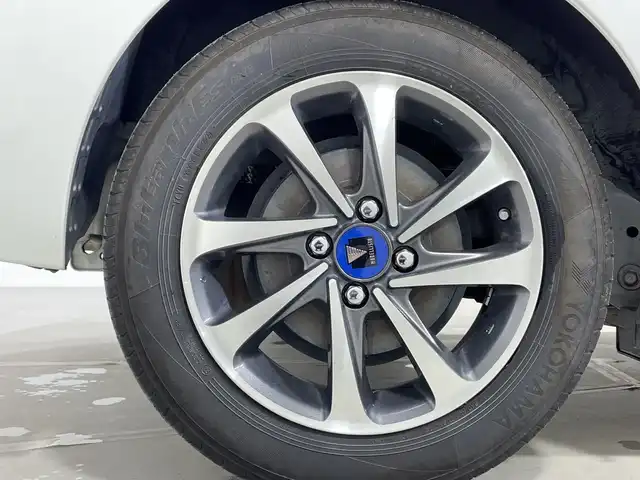 トヨタ アクア 神奈川県 2015(平27)年 5.7万km ライムホワイトパールクリスタルシャイン 純正ナビ【NSCP-W64】/AM　FM　ワンセグ　CD　SD　Bluetooth/ビルトインETC/バックカメラ/フロントドライブレコーダー/革巻ステアリング/ステアリングリモコン/クルーズコントロール/横滑り防止装置/ナビレディパッケージ/EV MODE/ECO MODE/電動格納ミラー/EVMODE/ISOFIX対応/フロアマット/モデリスタ15インチAW/ドアバイザー/スマートキー×2