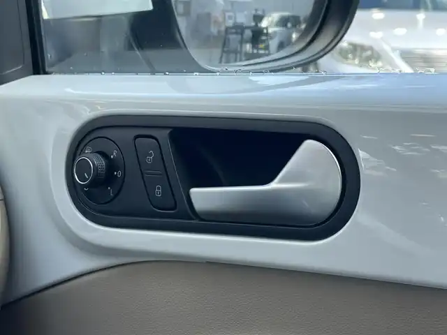 フォルクスワーゲン ザ・ビートル デザイン 静岡県 2015(平27)年 7.6万km ピュアホワイト １オーナー　/純正ナビ　/ワンセグＴＶ/Ｂカメラ　/クルコン　/オートライト　/ＬＥＤライト　/ＥＴＣ　/社外前方ドラレコ/ISOFIX/スマートキー　/スペアキー　/保証書　/取説