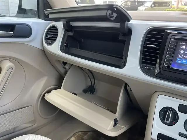 フォルクスワーゲン ザ・ビートル デザイン 静岡県 2015(平27)年 7.6万km ピュアホワイト １オーナー　/純正ナビ　/ワンセグＴＶ/Ｂカメラ　/クルコン　/オートライト　/ＬＥＤライト　/ＥＴＣ　/社外前方ドラレコ/ISOFIX/スマートキー　/スペアキー　/保証書　/取説