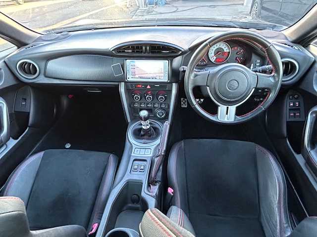 トヨタ ８６ GT リミテッド 栃木県 2013(平25)年 6.1万km ダークグレーメタリック TRDスポイラー(F/S/R)/TRDマフラー/車高調/WedsSport19インチAW/6速MT/純正メモリナビ/TV/Bluetooth/AM/FM/CD/HIDヘッドライト/フォグランプ/オートライト/スマートキー/スペアキー/プッシュEgスタート/ハーフレザーシート/シートヒーター/純正フロアマット/サイド/カーテンエアバッグ/保証書/取説