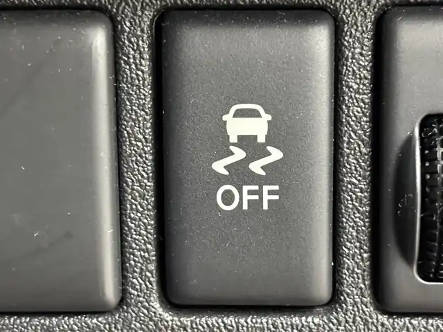 日産 マーチ 12S プラムインテリア 福岡県 2018(平30)年 6.8万km ラディアントレッド 純正ナビ／フルセグＴＶ／ＣＤ，ＤＶＤ　/バックカメラ　/ＥＴＣ　/リモコンキー　/横滑り防止装置　/電動格納式ドアミラー　/社外フロアマット　/ドアバイザー　/ＡＢＳ　/ＵＳＢ入力端子　/禁煙車　/マニュアルエアコン