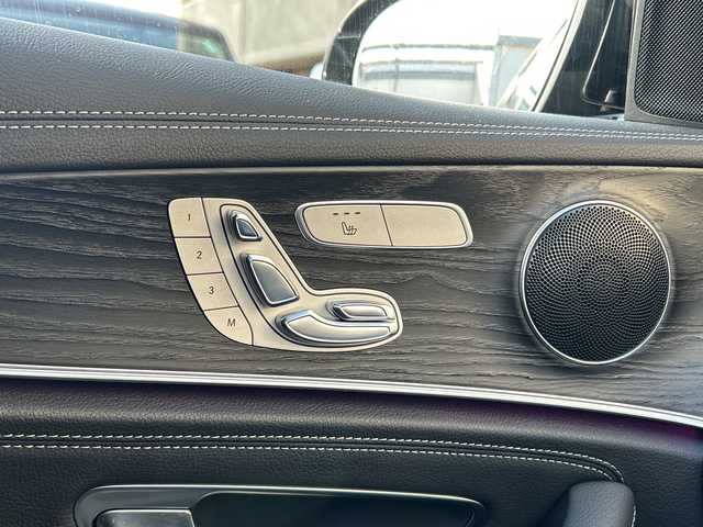 メルセデス・ベンツ Ｅ２５０ アバンギャルド スポーツ 愛知県 2017(平29)年 6.7万km オブシディアンブラック 純正ナビ/フルセグTV・SD・USB・Bluetooth/全方位モニター/バック・サイド・フロントカメラ/ブラインドスポットモニター（BSM)/アクティブレーンキープアシスト/追従式クルーズコントロール/アンビエントライト/パークトロニック/前後ドラレコ/ビルトインETC/前席パワーシート/前席シートメモリー機能付パワーシート/前席シートヒーター/パワーバックドア/パドルシフト/道路標識アシスト/横滑り防止システム/ステアリングスイッチ/アンビエントライト/インテリジェントライトシステム/オートライト/LEDヘッドライト/純正フロアマット/保証書/取扱説明書