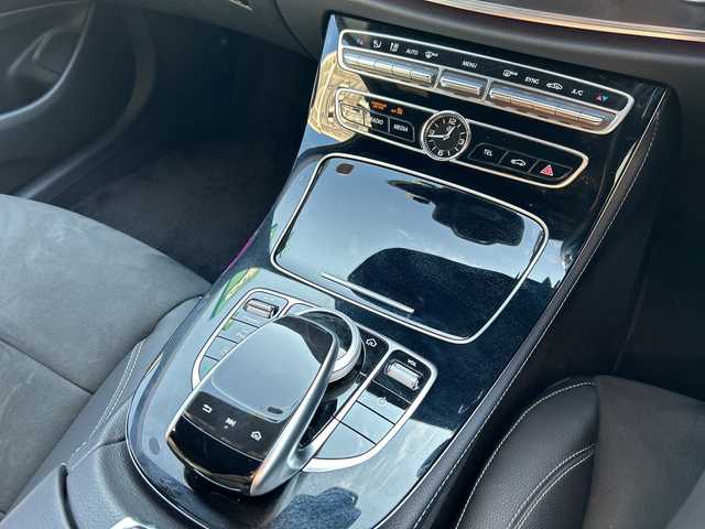 メルセデス・ベンツ Ｅ２５０ アバンギャルド スポーツ 愛知県 2017(平29)年 6.7万km オブシディアンブラック 純正ナビ/フルセグTV・SD・USB・Bluetooth/全方位モニター/バック・サイド・フロントカメラ/ブラインドスポットモニター（BSM)/アクティブレーンキープアシスト/追従式クルーズコントロール/アンビエントライト/パークトロニック/前後ドラレコ/ビルトインETC/前席パワーシート/前席シートメモリー機能付パワーシート/前席シートヒーター/パワーバックドア/パドルシフト/道路標識アシスト/横滑り防止システム/ステアリングスイッチ/アンビエントライト/インテリジェントライトシステム/オートライト/LEDヘッドライト/純正フロアマット/保証書/取扱説明書