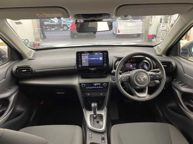 トヨタ ヤリスクロス G 兵庫県 2020(令2)年 4.2万km ホワイトパールクリスタルシャイン ・純正ディスプレイオーディオ(ナビ/BT/USB/Miracast)/・全方位カメラ/・トヨタセーフティセンス/・プリクラッシュセーフティ/・レーントレーシングアシスト/・クリアランスソナー/・パーキングサポートブレーキ/・オートマチックハイビーム/・レーダークルーズコントロール/・ロードサインアシスト/・LEDヘッドライト/・純正ドライブレコーダー/・ビルトインETC/・純正19インチAW/・スペアタイヤ/・プッシュスタート/・スマートキー/・スペアキー