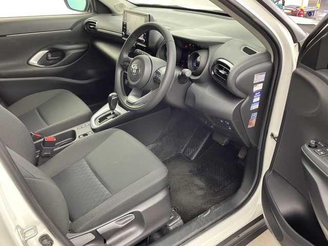 トヨタ ヤリスクロス G 兵庫県 2020(令2)年 4.2万km ホワイトパールクリスタルシャイン ・純正ディスプレイオーディオ(ナビ/BT/USB/Miracast)/・全方位カメラ/・トヨタセーフティセンス/・プリクラッシュセーフティ/・レーントレーシングアシスト/・クリアランスソナー/・パーキングサポートブレーキ/・オートマチックハイビーム/・レーダークルーズコントロール/・ロードサインアシスト/・LEDヘッドライト/・純正ドライブレコーダー/・ビルトインETC/・純正19インチAW/・スペアタイヤ/・プッシュスタート/・スマートキー/・スペアキー