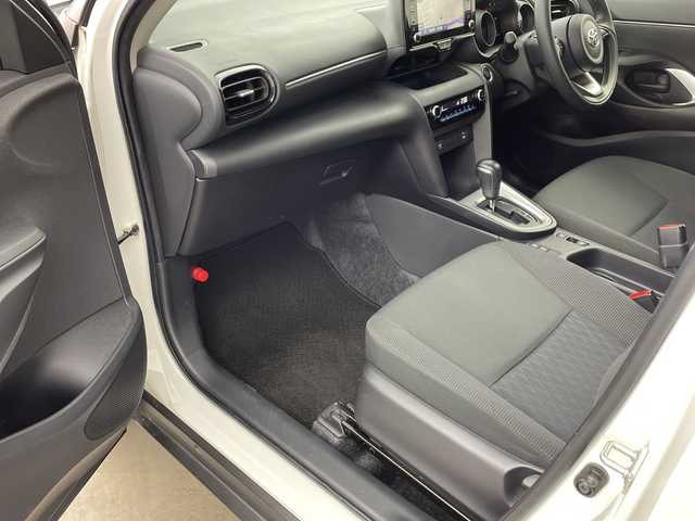 トヨタ ヤリスクロス G 兵庫県 2020(令2)年 4.2万km ホワイトパールクリスタルシャイン ・純正ディスプレイオーディオ(ナビ/BT/USB/Miracast)/・全方位カメラ/・トヨタセーフティセンス/・プリクラッシュセーフティ/・レーントレーシングアシスト/・クリアランスソナー/・パーキングサポートブレーキ/・オートマチックハイビーム/・レーダークルーズコントロール/・ロードサインアシスト/・LEDヘッドライト/・純正ドライブレコーダー/・ビルトインETC/・純正19インチAW/・スペアタイヤ/・プッシュスタート/・スマートキー/・スペアキー